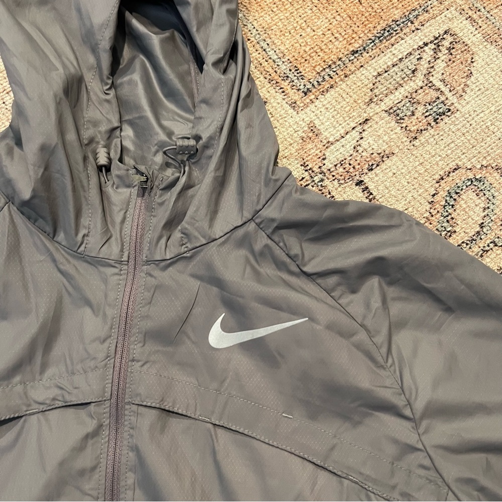 Light Grey Nike Shell - Picture 4 of 5